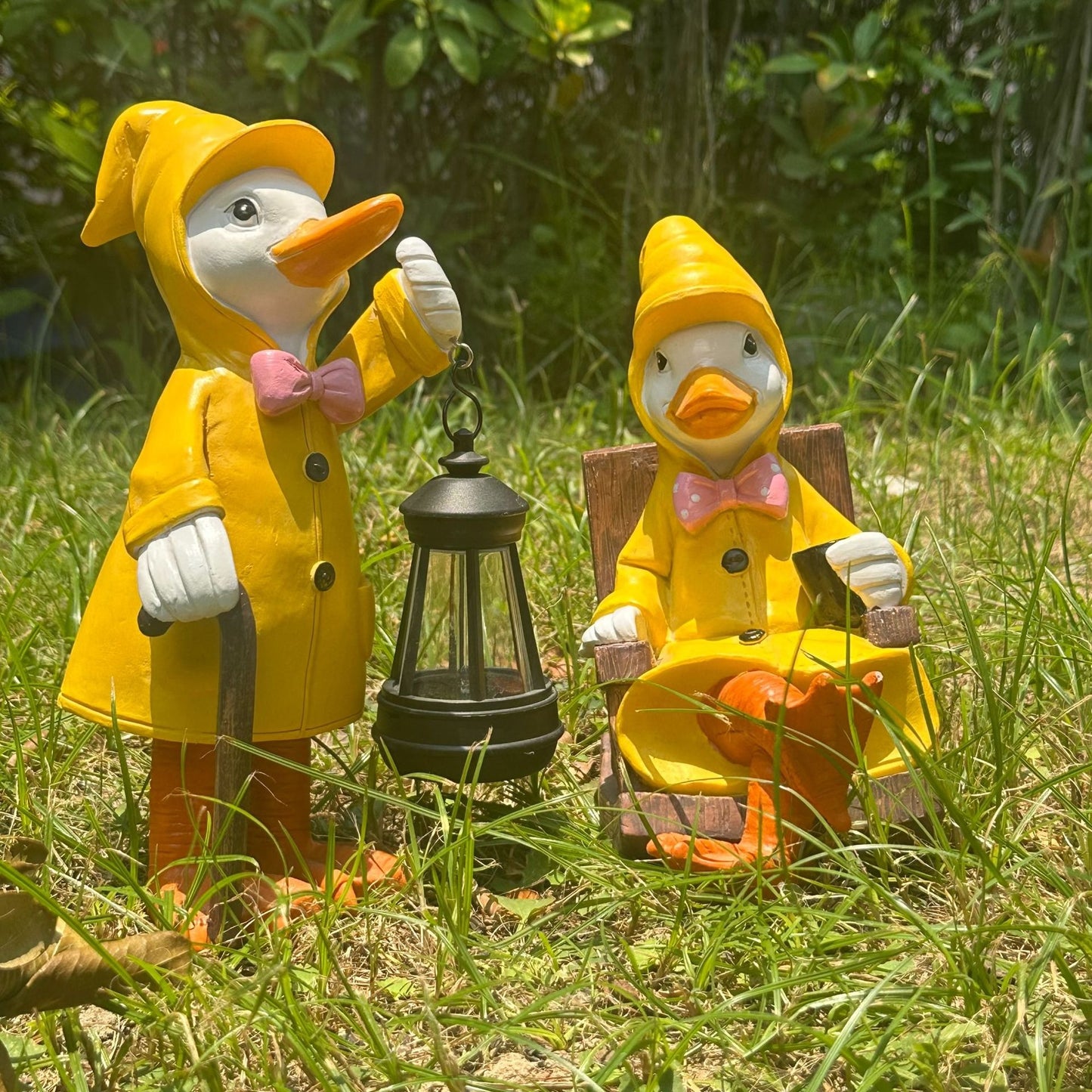 Outdoor Raincoat Duck Solar Light Resin Decoration