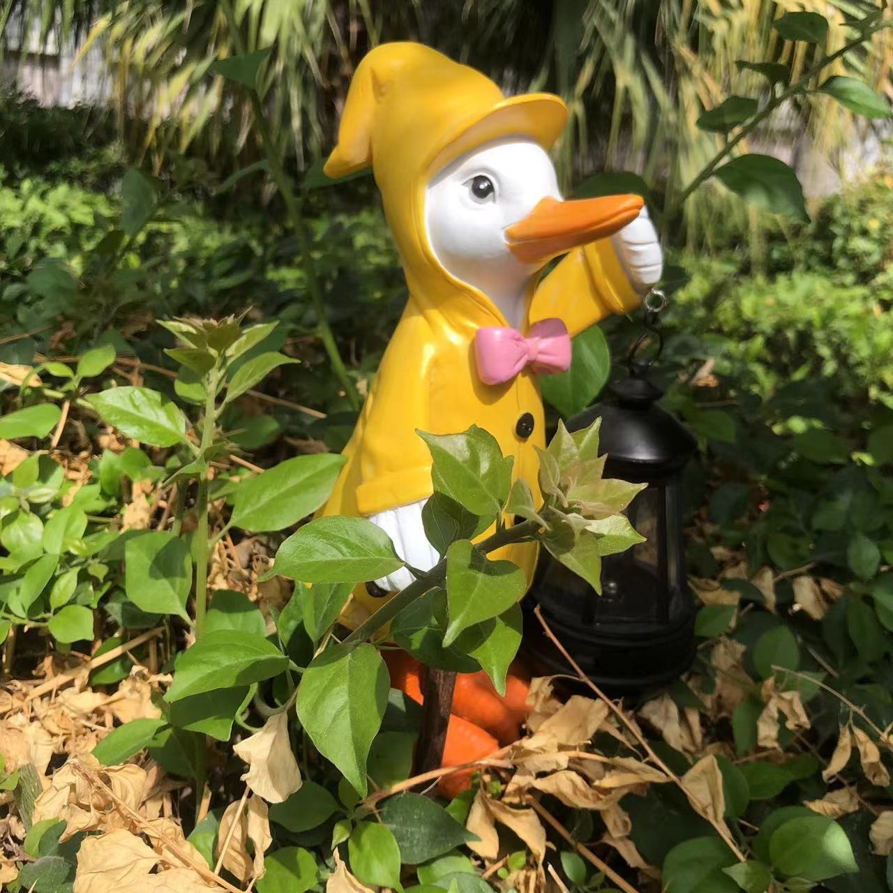 Outdoor Raincoat Duck Solar Light Resin Decoration